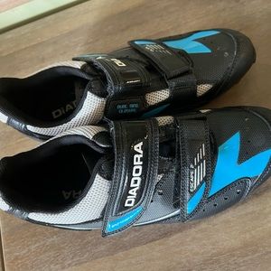 Diadora size 8 Spin Shoes